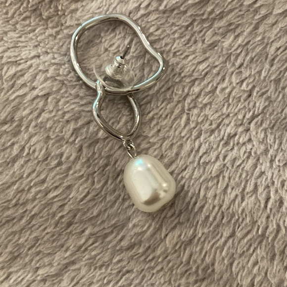 WHBM Silver Pearl Drop Earrings - Picture 2 of 2